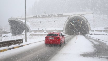 Ilgaz Dağı'nda kar yağışı ve sis etkili oluyor