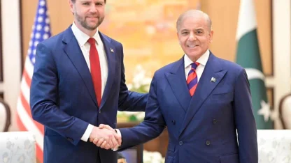 İran görüşmeleri için İslamabad'da bulunan ABD Başkan Yardımcısı JD Vance, Pakistan Başbakanı Şerif ile görüştü