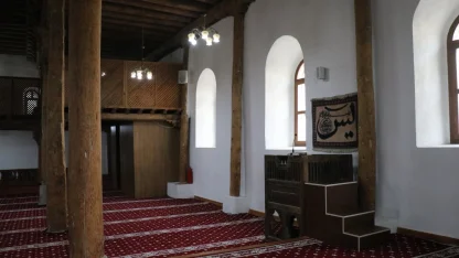 Isparta'da 8 asırlık Afşar Cami zamana direniyor