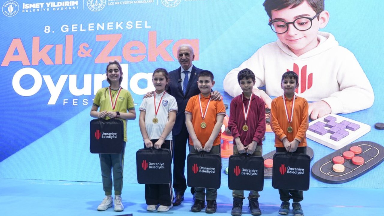 İstanbul'da "8. Geleneksel Ümraniye Akıl ve Zeka Oyunları Festivali" düzenlendi