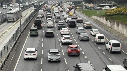 İstanbul'da Anadolu Yakası'ndaki trafik yoğunluğu yüzde 83'e yükseldi