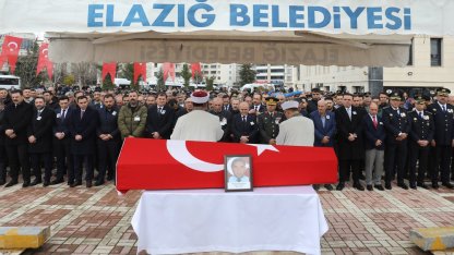 İstanbul'da trafik kazasında şehit olan polis Seçkin Yalçın memleketinde son yolculuğuna uğurlandı 