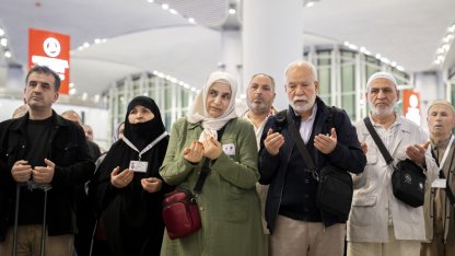 İstanbul'dan ilk hac kafilesi kutsal topraklara uğurlandı