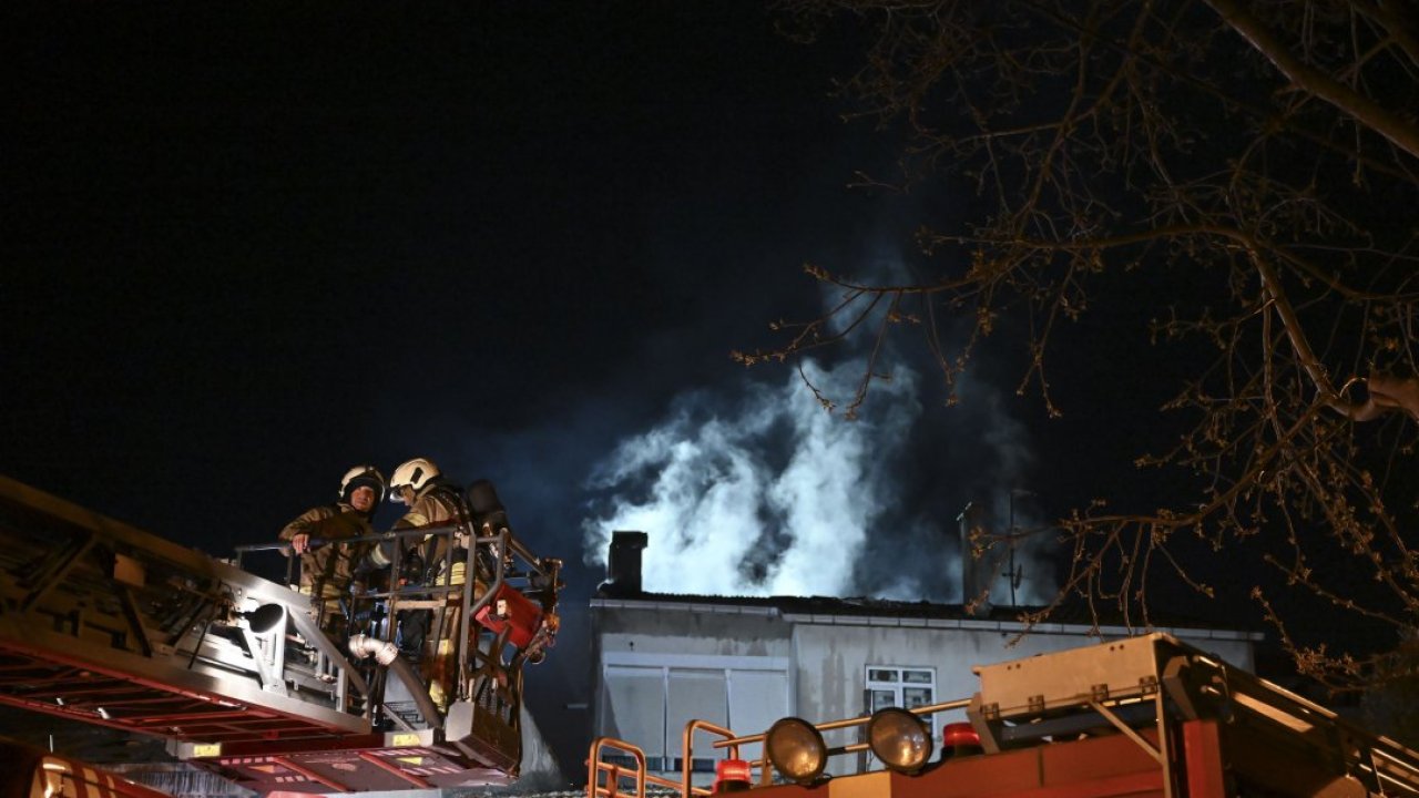 Kartal'da bir apartmanda çıkan yangında 2 kişi dumandan etkilendi