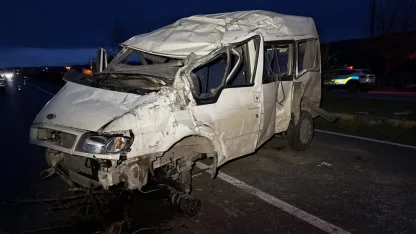 Kastamonu'da minibüs ile otomobilin çarpıştığı kazada 7 kişi yaralandı