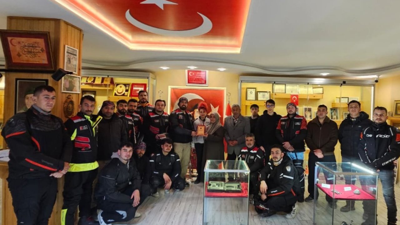 Kayseri'de motosikletliler 15 Temmuz şehidi Cennet Yiğit'in anı evini ziyaret etti