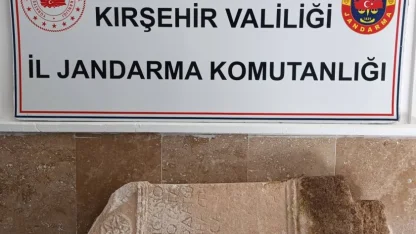 Kırşehir'de Roma dönemine ait mezar taşı ele geçirildi