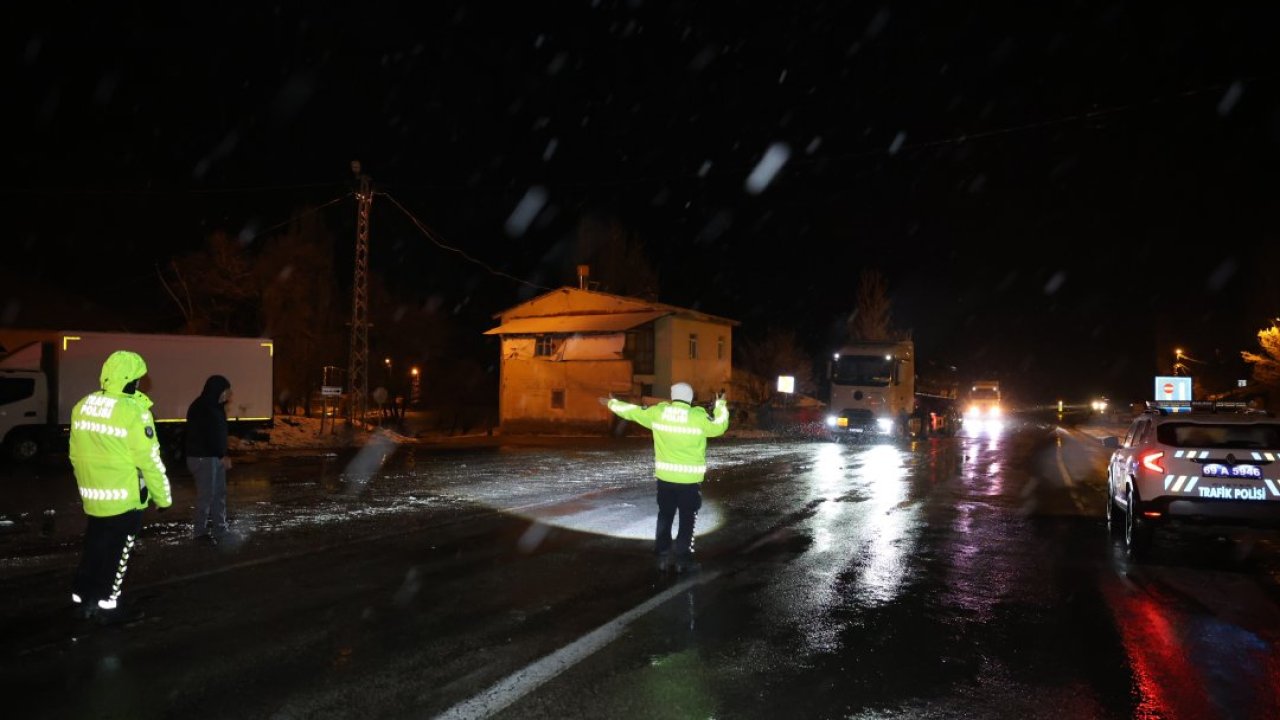 Kop Dağı Geçidi'nde kar ve tipi ulaşımda aksamalara yol açtı
