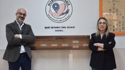 Lise öğrencileri harçlıklarıyla okuldaki arkadaşlarına burs veriyor