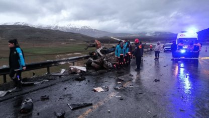 Malatya'da tırla çarpışan hafif araçtaki 3 kişi öldü