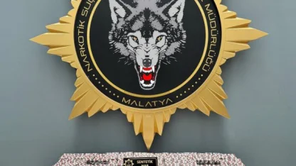 Malatya'da yolcu otobüsünde 21 bin 275 sentetik ecza hap ele geçirildi