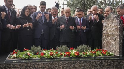 MHP Genel Başkanı Bahçeli, Alparslan Türkeş'in kabrini ziyaret etti