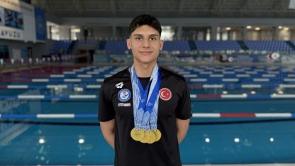 Milli yüzücü Emre Onuş yeni başarılar için çalışıyor 