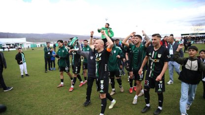 Nesine 2. Lig'e yükselmeyi garantileyen 12 Bingölspor'da şampiyonluk sevinci