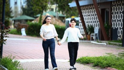 Özbek anne otizm tanısı konulan oğlunun eğitimi için Türkiye'ye yerleşti