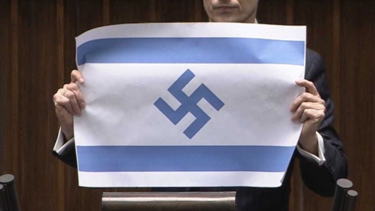 Polonyalı milletvekili Berkowicz, parlamentoda Nazi sembollü İsrail bayrağı açtı