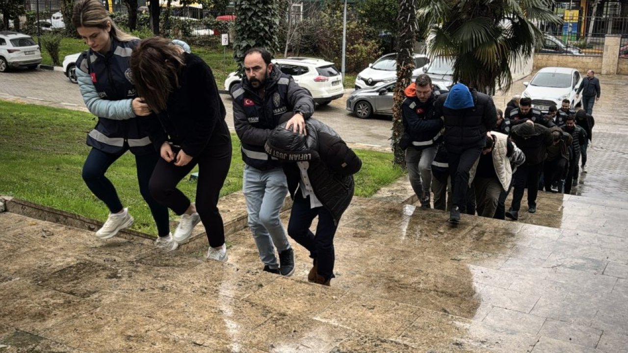 Samsun merkezli 13 ilde "change" araç operasyonunda yakalanan 13 zanlı adliyede