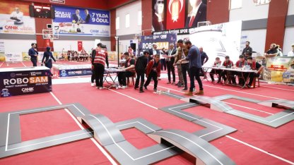 Samsun'da öğrenciler geliştirdikleri robotlarla hünerlerini sergiledi