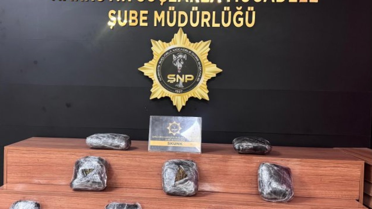 Şanlıurfa'da araçtaki valizde 8 kilogram sentetik uyuşturucu ele geçirildi