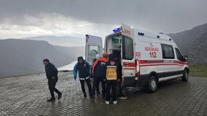 Siirt'te kayalıklardan düşerek yaralanan kişi kurtarıldı