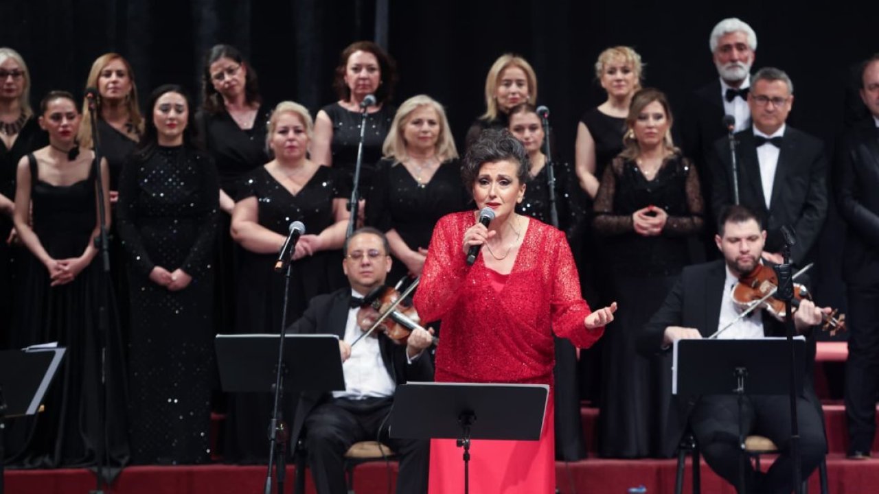 TRT korosu, KKTC Kurucu Cumhurbaşkanı Denktaş anısına Gazimağusa'da sahne aldı