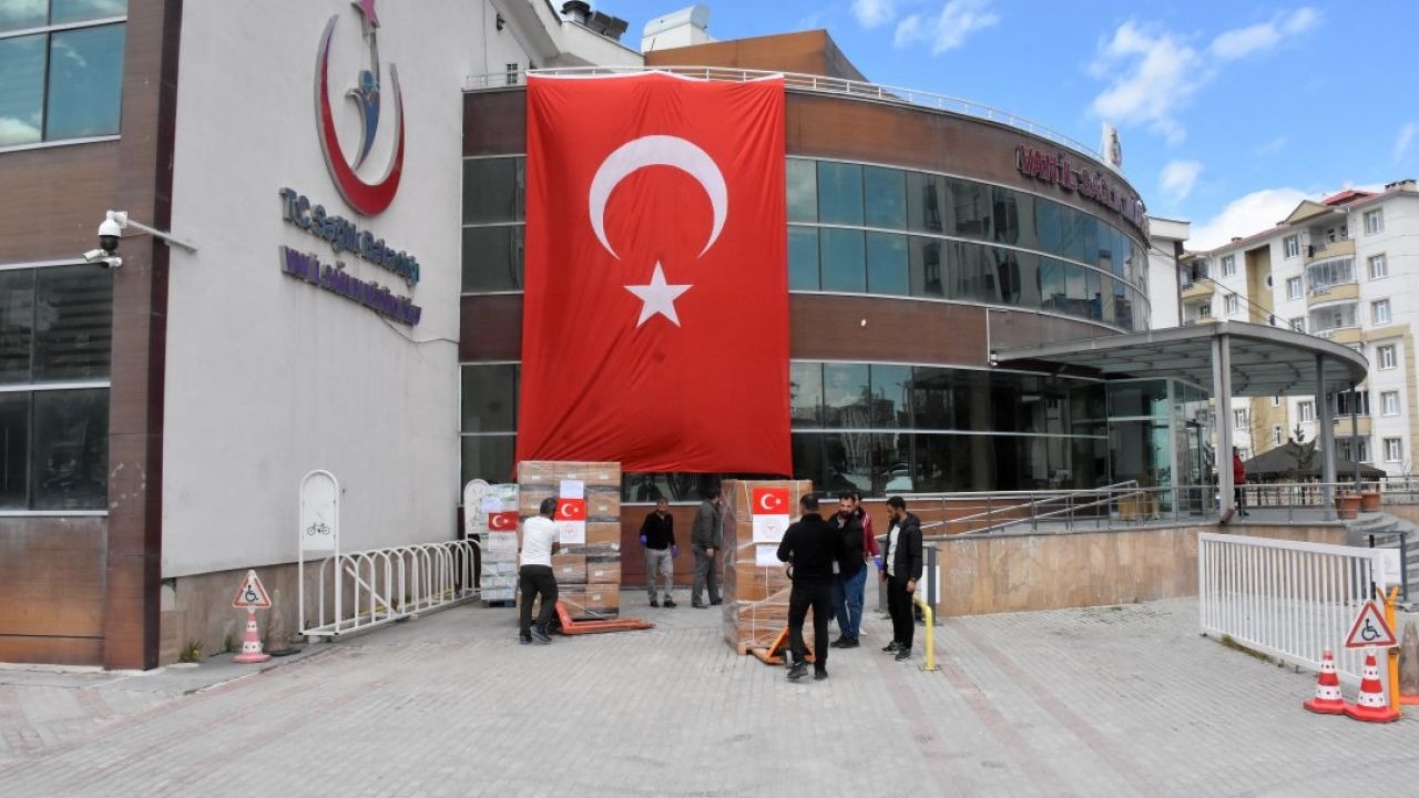 Türkiye'den İran'a tıbbi malzeme yardımı