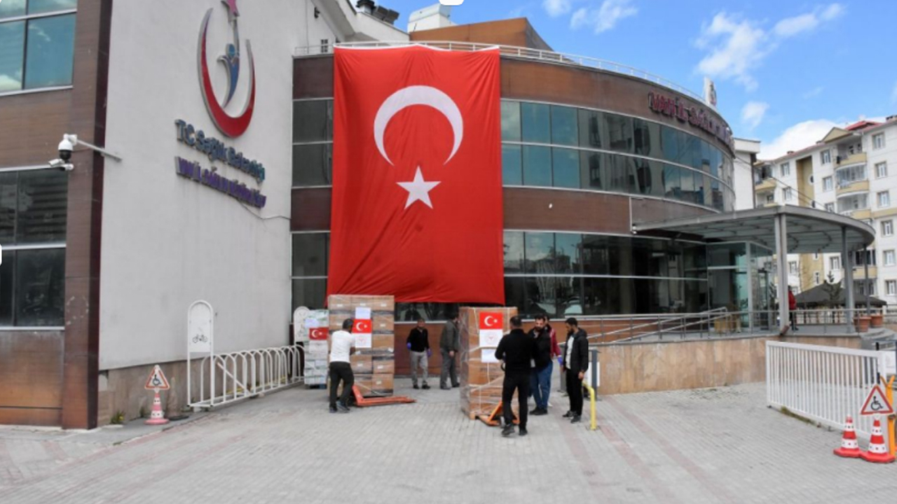 Türkiye'den İran'a tıbbi malzeme yardımı
