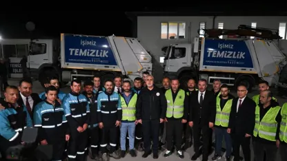 Bakan Işıkhan, 1 Mayıs'ı Pursaklar'da Belediye çalışanları ile karşıladı