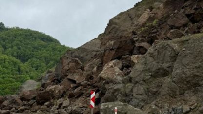 Samsun-Asarcık kara yolu üzerinde heyelan