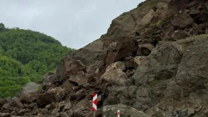 Samsun-Asarcık kara yolu üzerinde heyelan