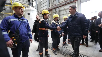 Eskişehir ETİ Maden'de konuşan Bakan Bayraktar, "Lityum karbonat tesislerinin temelleri bu yıl atılacak"
