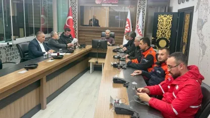 Afyonkarahisar’da yoğun kar yağışı okulları tatil ettirdi