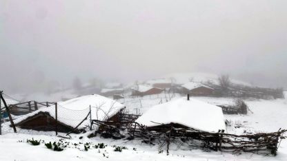 Amasya'da şehrin yüksek kesimlerine kar yağdı