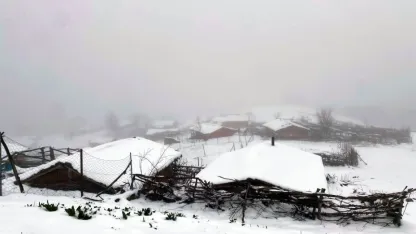 Amasya'da şehrin yüksek kesimlerine kar yağdı