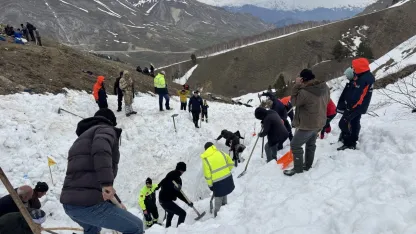 Artvin Ardanuç'ta çığ altında kalan çoban hala bulunamadı