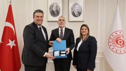 İtalyan şef Claudio Chinali'ye "Turkuaz Kart"