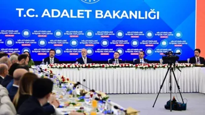 Bakan Gürlek, Ege Bölgesi milletvekilleriyle toplantı yaptı