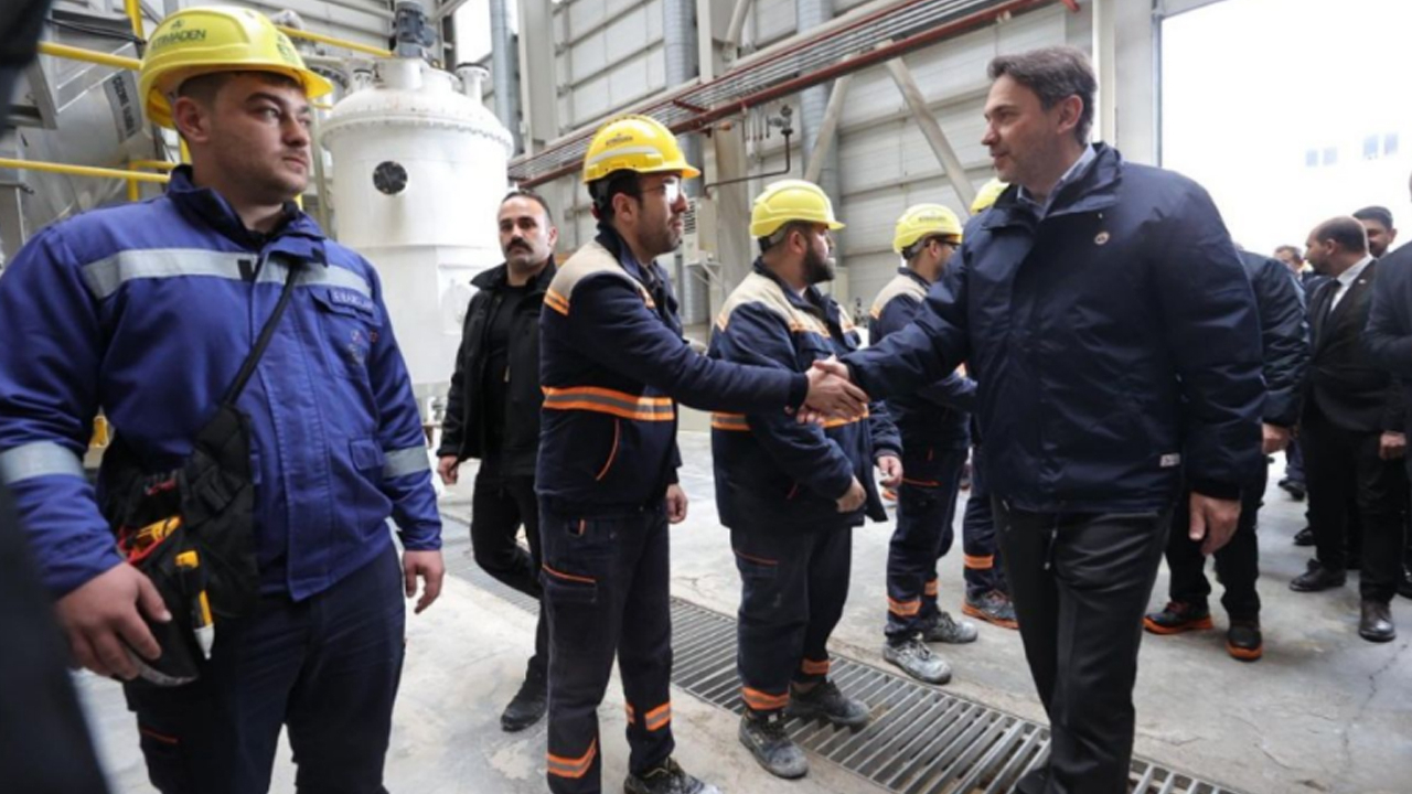 Eskişehir ETİ Maden'de konuşan Bakan Bayraktar, "Lityum karbonat tesislerinin temelleri bu yıl atılacak"