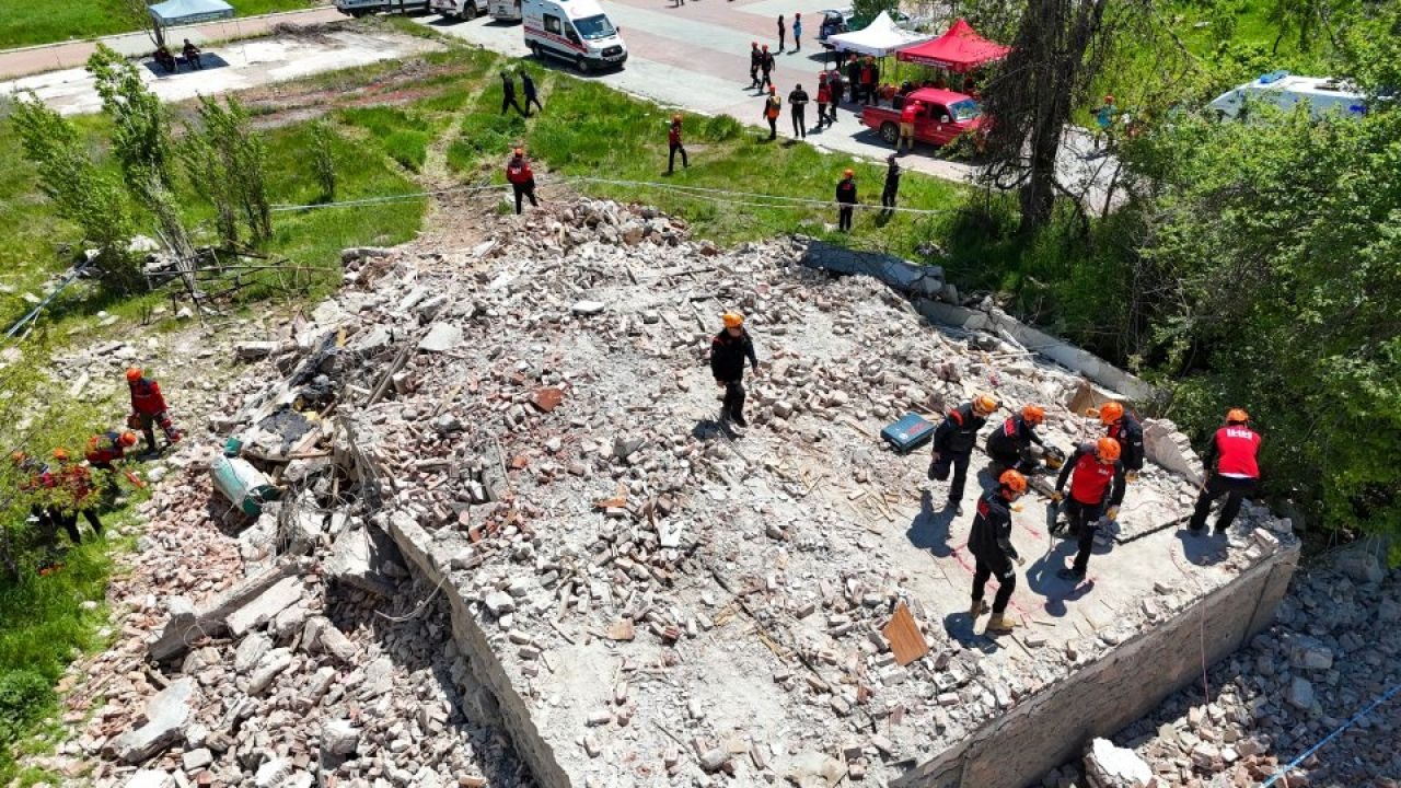 Uşak'ta 5,5'lik deprem tatbikatı