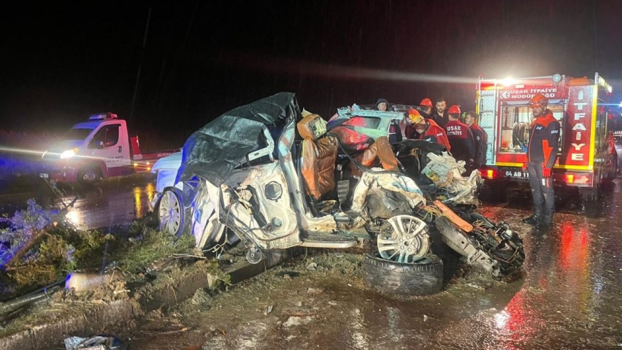 Uşak'ta 7 araç feci trafik kazasına karıştı: 4 kişi yaşamını yitirdi, 17 yaralı