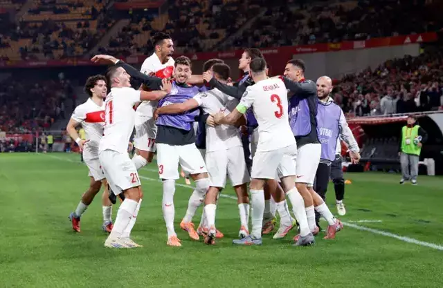 Bizim çocuklar İspanya'nın manşetlerini süslüyor