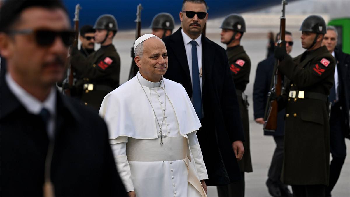 Papa'dan “Merhaba asker” selamı... 14. Leo’ya Külliye’de görkemli karşılama
