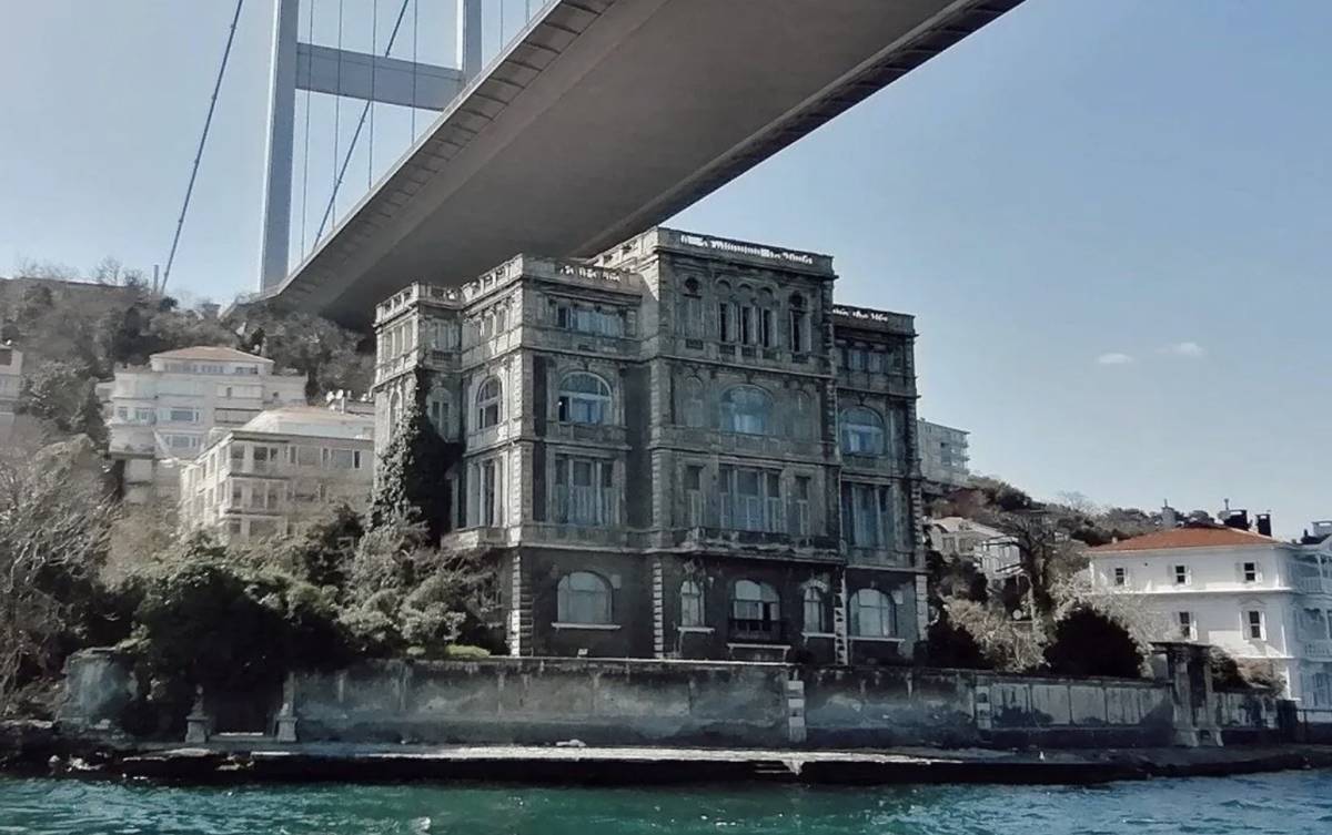 İstanbul'un incisi Zeki Paşa yalısı satılıyor