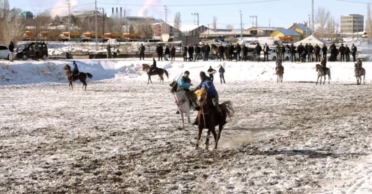Ilıca’da Kara Cirit şöleni: Ata mirası yiğitlerin nefesinde yaşıyor