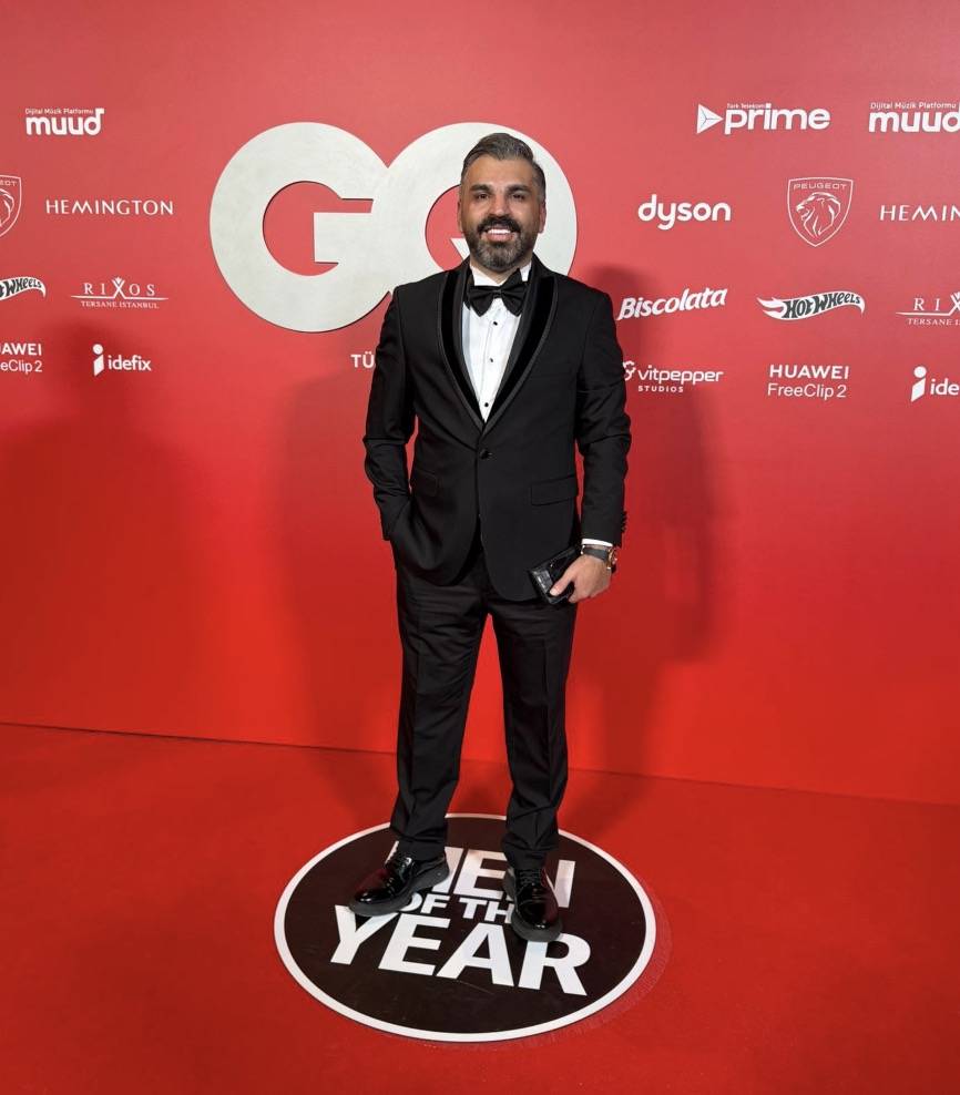 GQ ödül gecesinde ünlüler geçidi! Eren Şar ve Deren Yaşar geceye renk kattı