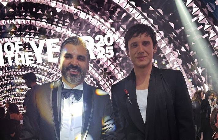 GQ ödül gecesinde ünlüler geçidi! Eren Şar ve Deren Yaşar geceye renk kattı