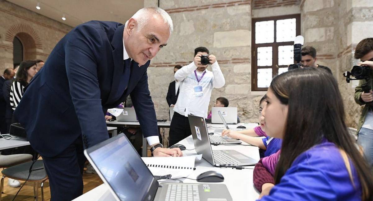 Bakan Ersoy açıkladı: Kütüphanelerde yıl sonu kullanıcı hedefi 39 milyonun üzerinde