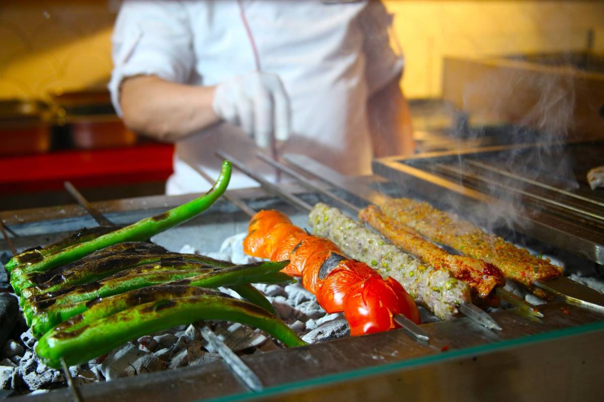 Hafızaya, damağa ve dimağa dokunan bir sofra: Ataköy Şark Sofrası