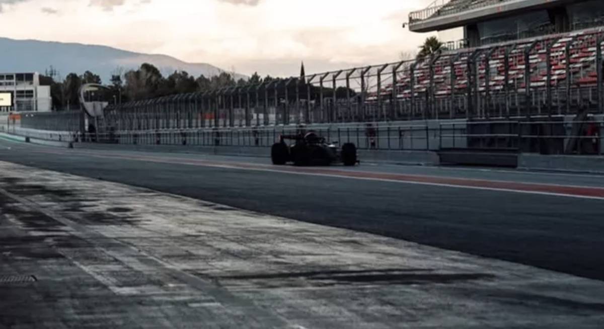 R26 piste çıktı... Audi'nin 2026 F1 aracı Barselona'da ilk kez görüntülendi