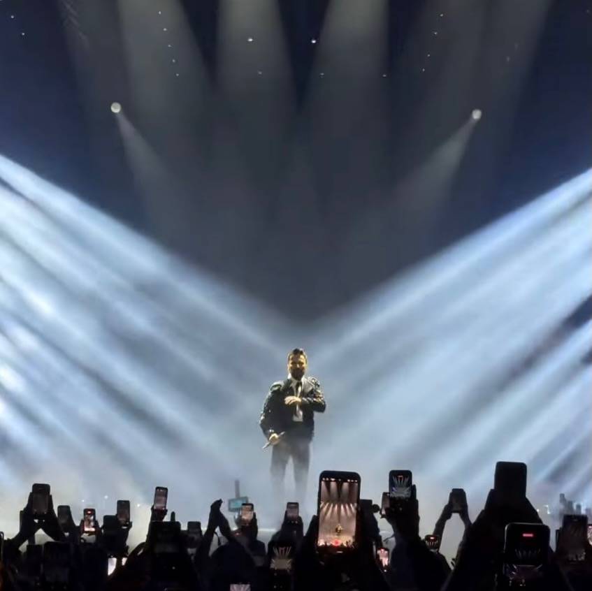 Tarkan İstanbul’u ayağa kaldırdı: Sahne şovuyla arenayı yıktı geçti